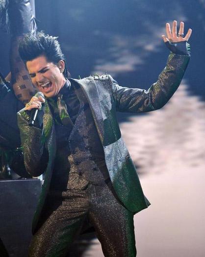 Adam_Lambert_1259622115_2