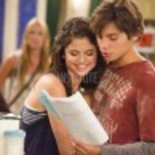039-97x97 - Selena Gomez la filmarile Wizards of Waverly Place