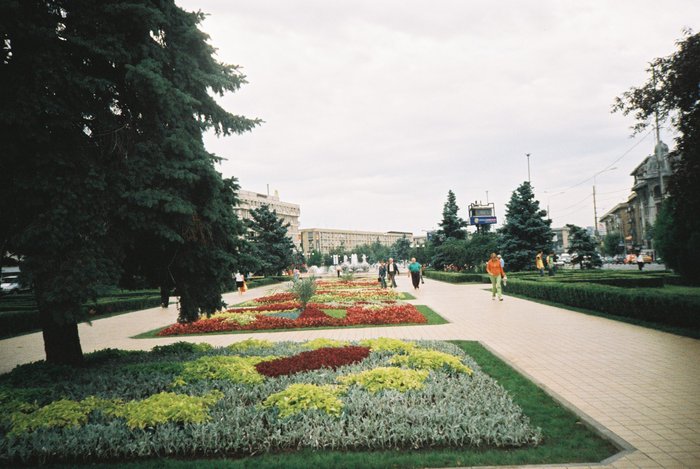 Parcul Civic Ploiesti - 3 MONUMENTE DIVERSE