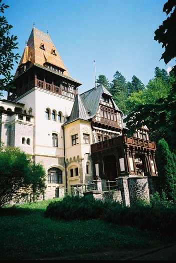 Pelisor2 - 3 MONUMENTE DIVERSE