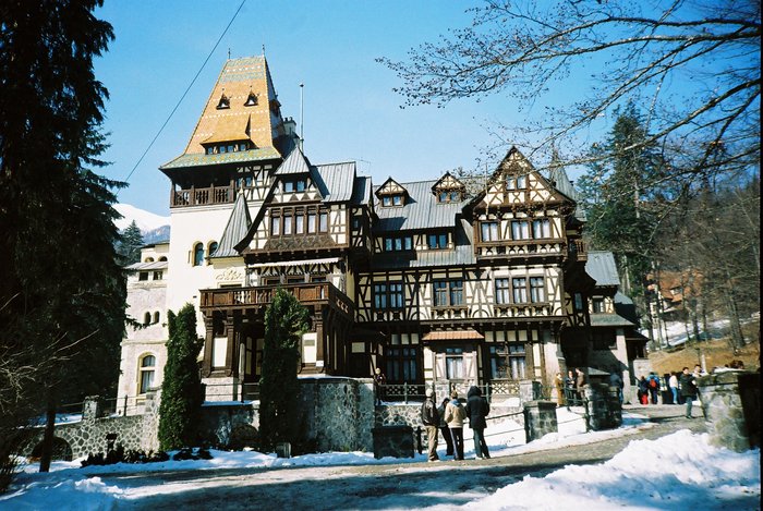 Pelisor3 - 3 MONUMENTE DIVERSE