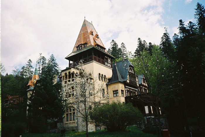 Pelisor 7 - 3 MONUMENTE DIVERSE