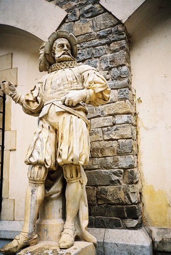 Statuie Curtea Interioara Peles - 3 MONUMENTE DIVERSE