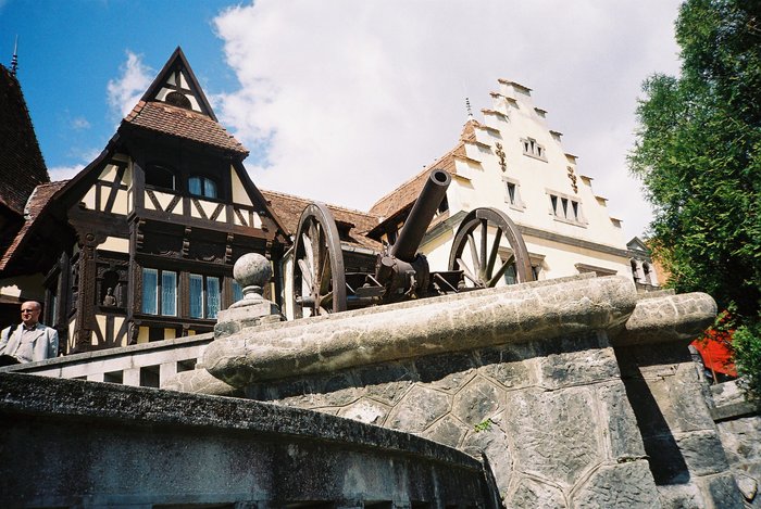 Terasa Economat - 3 MONUMENTE DIVERSE