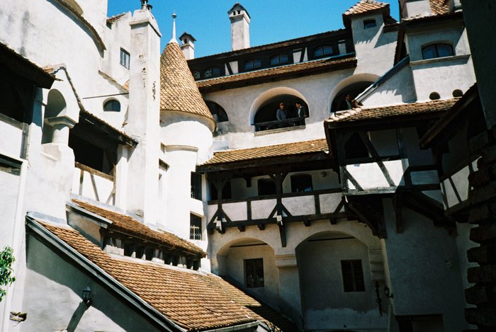 Vedere din Curtea Interioara - 3 MONUMENTE DIVERSE