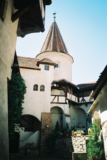 Vedere din Curtea Interioara 3 - 3 MONUMENTE DIVERSE