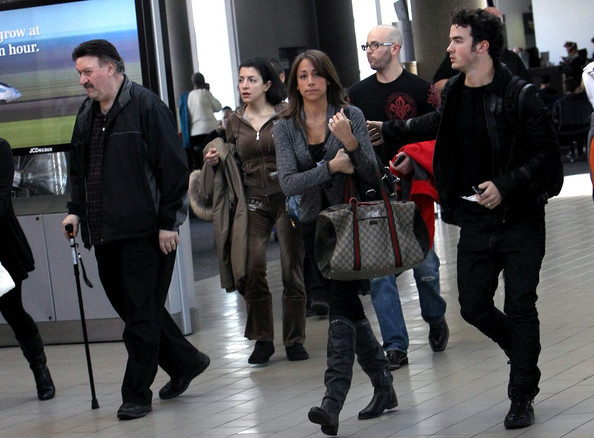 Kevin+Jonas+Kevin+Jonas+Wife+LAX+4ODqEAv8ausl - kevin jonas