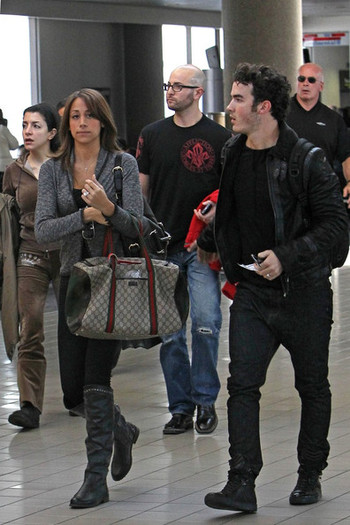 Kevin+Jonas+Kevin+Jonas+Wife+LAX+knKpAlilcBal - kevin jonas