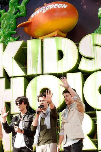 Nickelodeon+22nd+Annual+Kids+Choice+Awards+kYQo0sxXW3Il - Nickelodeon s 22nd Annual Kids Choice Awards - Arrivals