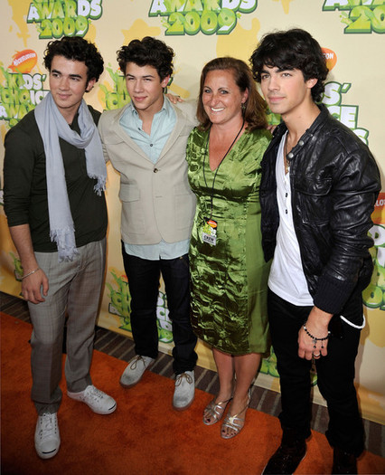 Nickelodeon+22nd+Annual+Kids+Choice+Awards+lKViKxAvuDJl - Nickelodeon s 22nd Annual Kids Choice Awards - Arrivals