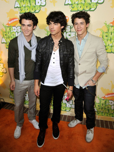Nickelodeon+22nd+Annual+Kids+Choice+Awards+rjOpuWmVtV7l - Nickelodeon s 22nd Annual Kids Choice Awards - Arrivals