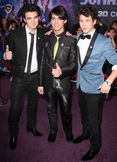 Joe+Jonas+Walt+Disney+Pictures+Jonas+Brothers+C8ydpZZjpIFl - Walt Disney Pictures Jonas Brothers The 3D Concert Experience 2