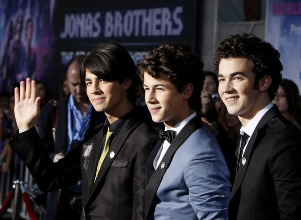 Joe+Jonas+Walt+Disney+Pictures+Jonas+Brothers+D0LPsaMLIfAl - Walt Disney Pictures Jonas Brothers The 3D Concert Experience 2