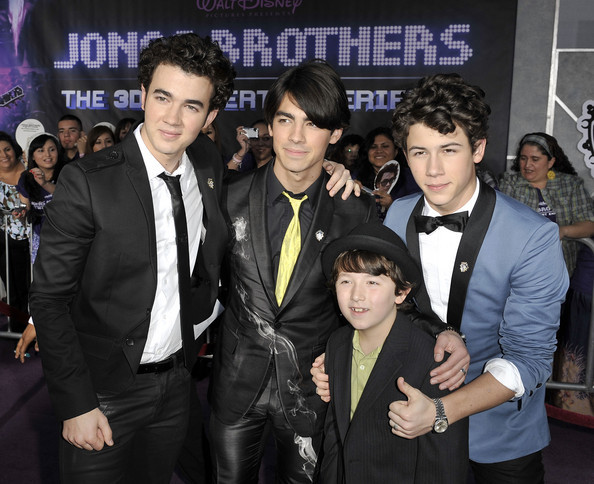 Joe+Jonas+Walt+Disney+Pictures+Jonas+Brothers+K1DoZF-oEk1l - Walt Disney Pictures Jonas Brothers The 3D Concert Experience 2