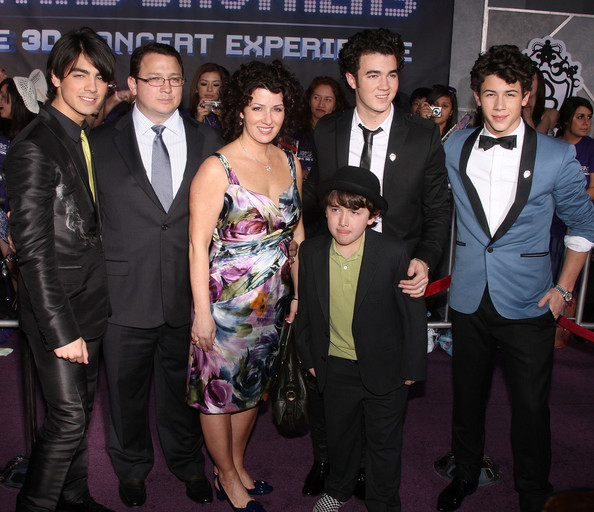 Joe+Jonas+Walt+Disney+Pictures+Jonas+Brothers+OO9MAnelllUl