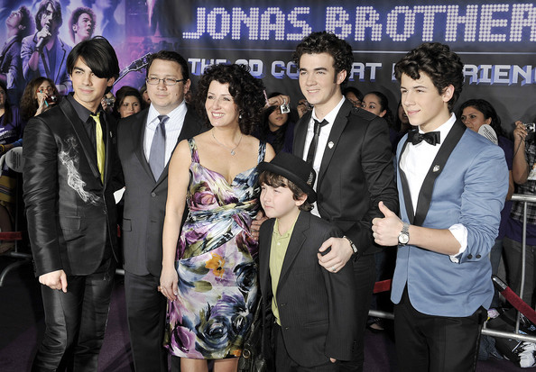 Joe+Jonas+Walt+Disney+Pictures+Jonas+Brothers+s5i7rfOBtNdl - Walt Disney Pictures Jonas Brothers The 3D Concert Experience 2