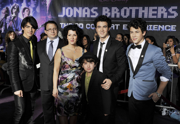 Joe+Jonas+Walt+Disney+Pictures+Jonas+Brothers+vRtvcViST0Ul - Walt Disney Pictures Jonas Brothers The 3D Concert Experience 2