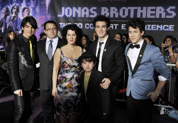 Joe+Jonas+Walt+Disney+Pictures+Jonas+Brothers+vRtvcViST0Ul