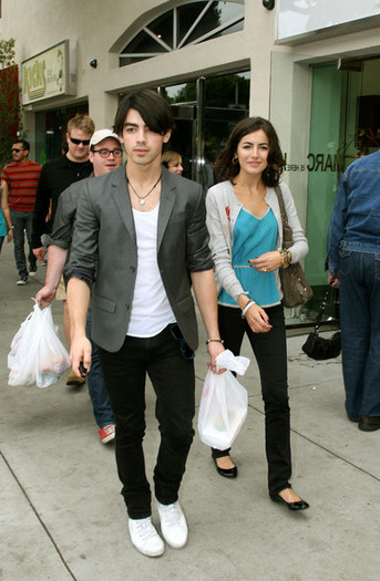 Joe+Jonas+Joe+Jonas+Camilla+Belle+Bon+Apetite+2BlViKUaH14l - Joe Jonas and Camilla Belle at Bon Apetite