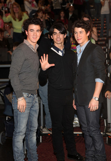 Joe+Jonas+Jonas+Brothers+Announce+Surprise+3A6WG4qAkFSl - Jonas Brothers Announce Surprise Theater Invasions