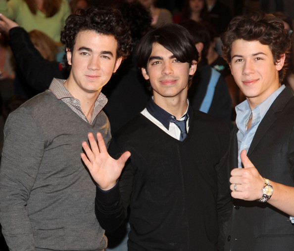 Joe+Jonas+Jonas+Brothers+Announce+Surprise+GHtpU3wSY4-l - Jonas Brothers Announce Surprise Theater Invasions