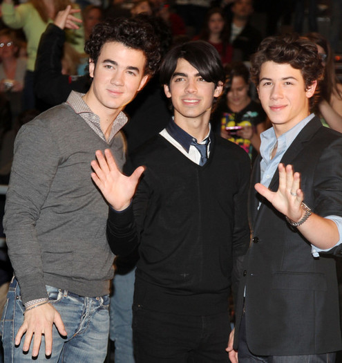 Joe+Jonas+Jonas+Brothers+Announce+Surprise+IxOKMWjpMjSl - Jonas Brothers Announce Surprise Theater Invasions