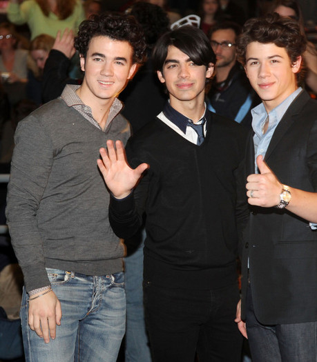 Joe+Jonas+Jonas+Brothers+Announce+Surprise+y84P3f35puSl - Jonas Brothers Announce Surprise Theater Invasions