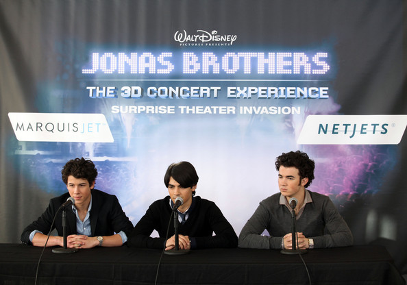 Joe+Jonas+Jonas+Brothers+Announce+Surprise+F89iV_fIx9rl - Surprise Theater Invasions
