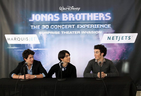 Joe+Jonas+Jonas+Brothers+Announce+Surprise+rPmlYo2ESYxl - Surprise Theater Invasions