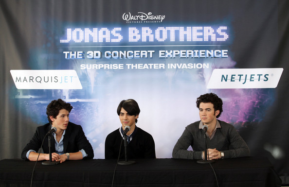 Joe+Jonas+Jonas+Brothers+Announce+Surprise+W-GrLMtkV70l - Surprise Theater Invasions