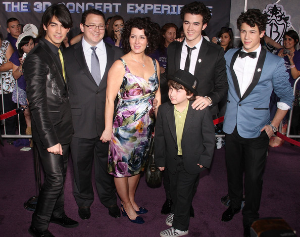 Joe+Jonas+Walt+Disney+Pictures+Jonas+Brothers+HaEiJqvEUEgl