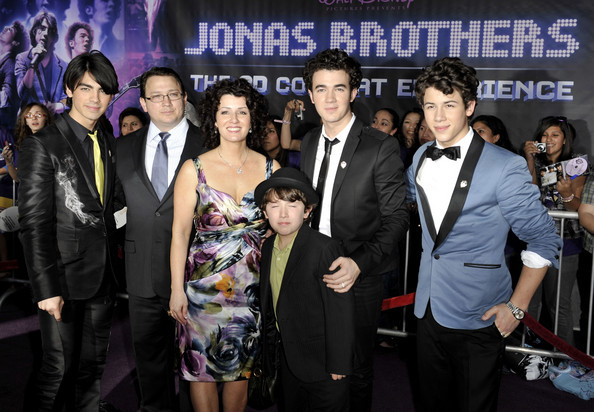 Joe+Jonas+Walt+Disney+Pictures+Jonas+Brothers+xr2_TtqGnzxl