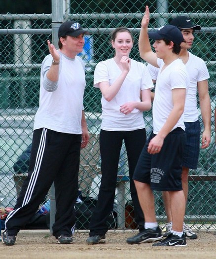 Joe+Jonas+Jonas+Brothers+Playing+Softball+E42TkFU85Zll