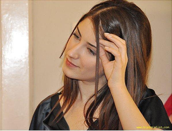 Hazal_Kaya_1239364859_2 - iubire ascunsa