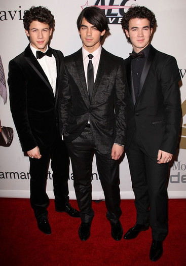 Joe+Jonas+2009+GRAMMY+Salute+Industry+Icons+d08oF4IQP9jl