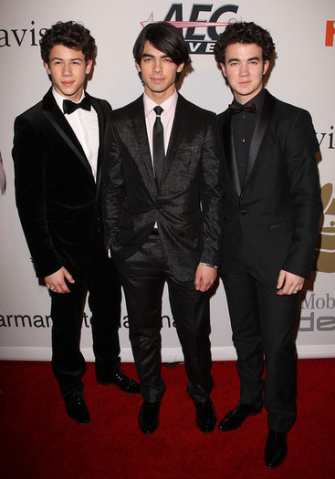 Joe+Jonas+2009+GRAMMY+Salute+Industry+Icons+mb-q2R0gBd5l