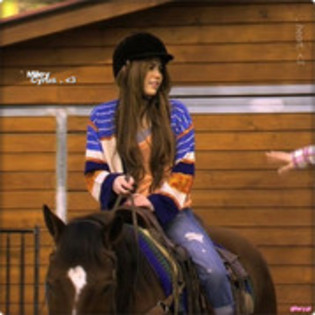 miley cyrus - XxXo fata extrem de frumoasa