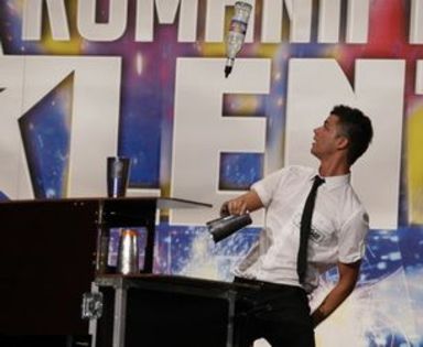 luca-valentin-triplu-campion-national-la-bartending-a-surprins-juriul-de-la-romanii-au-talent-cu-mai