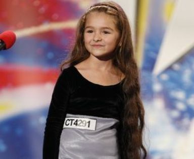 maria-rebeca-neacsu-printesa-cu-voce-de-aur-l-a-facut-pe-pavel-bartos-sa-planga-in-culise_size1