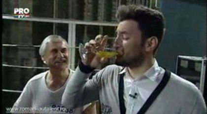 smiley-nu-a-baut-oua-de-prepelita-video-exclusiv_size1 - 00 Romanii au Talent 00