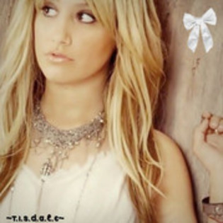  - Ashley Tisdale Glitarry