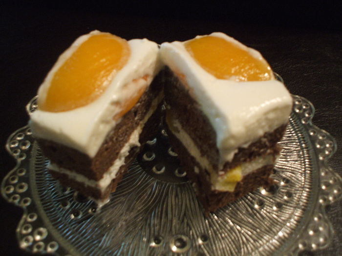 prajitura cu piersici si portocale & crema de iaurt