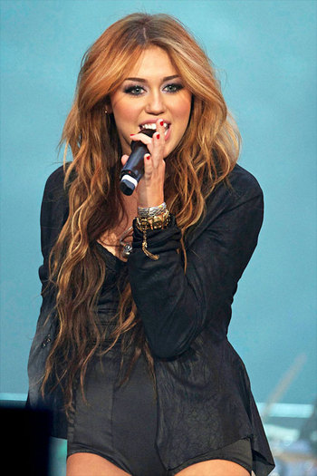 miley cyrus hot Topul E.T