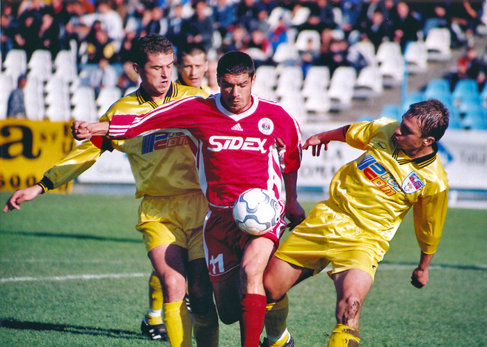 49_27_10_2001_otelul_fc_brasov_big - Otelul Galati Istorie