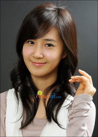 32423075_GZTVOQRIW - y---SNSD-yuri---y