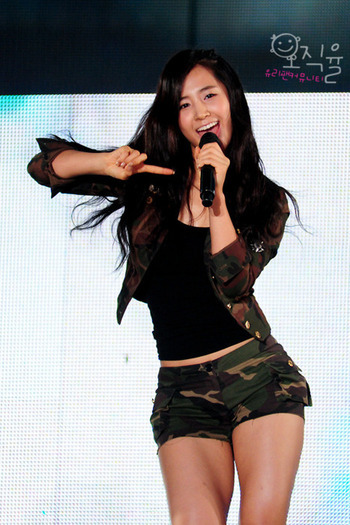 32423086_YNRMOWKMW - y---SNSD-yuri---y