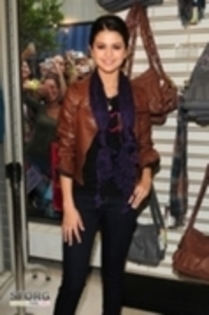 32672750_GFGEZYTPR - album specialpentru selenagomezreal