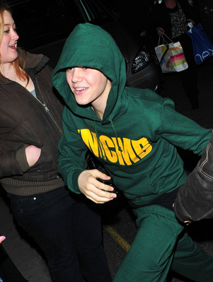  - 2011 Arriving Back To His London Hotel March 14th