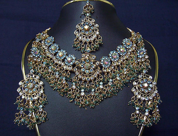 indian-bridal-wear-indian-heavy-jewelry-in-multi-color-3 - Bijuterii indiene2