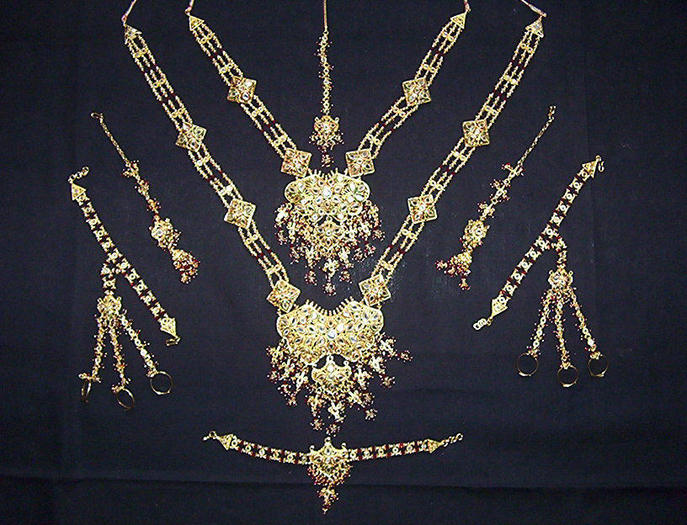 indian-bridal-wear-indian-heavy-jewelry-in-multi-color-5 - Bijuterii indiene2